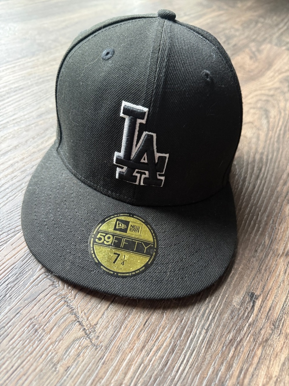 Los Angeles Dodgers - New Era Black LA Dodgers Fitted Cap with White Logo